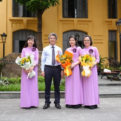 TRƯỜNG ĐẠI HỌC DƯỢC HÀ NỘI: MỘT NGÀY SINH, HAI NGỌN LỬA – TRỌN VẸN Ý NGHĨA NGÀY 20/11